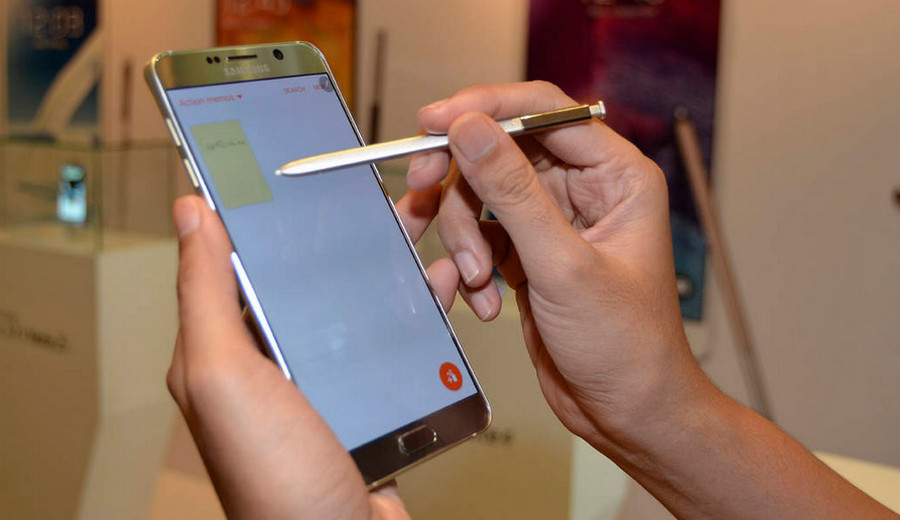 Beredar Foto Galaxy Note 5 dengan Android Marshmallow