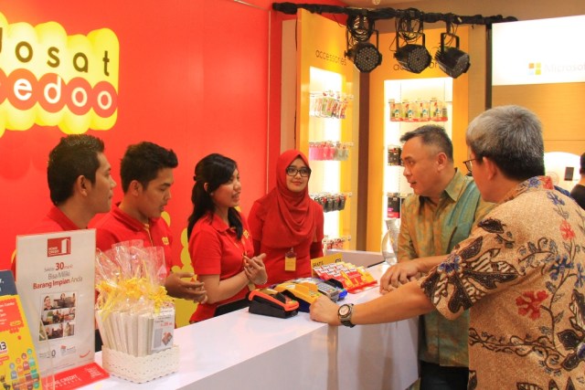 Indosat Ooredoo dan Erajaya Group Resmikan Gerai Pertama