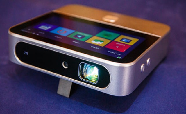 ZTE Spro 2, Projector dengan OS Android