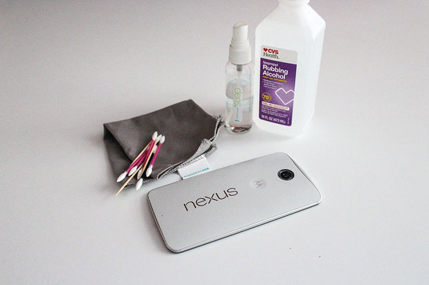 Tips Membersihkan Ponsel Dari Kuman