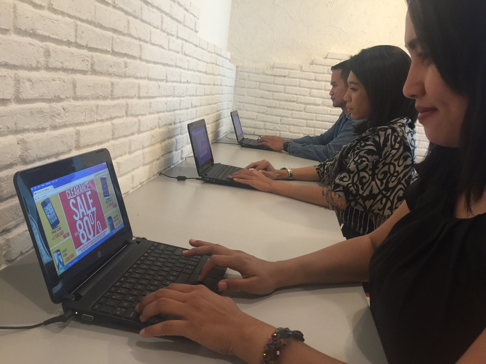 Belanja Smartphone Lebih Mudah di OkeShop Dengan Konsep Online to Store