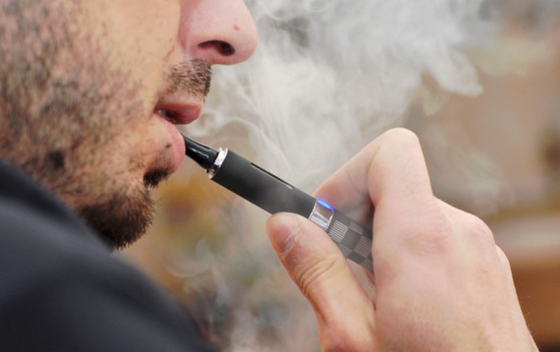 Setelah Baca Ini, Masih Mau Hisap Rokok Elektrik? [NSFW]