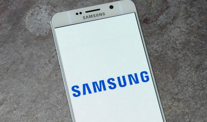 Jegal iPhone SE, Samsung Siapkan Galaxy Mini?