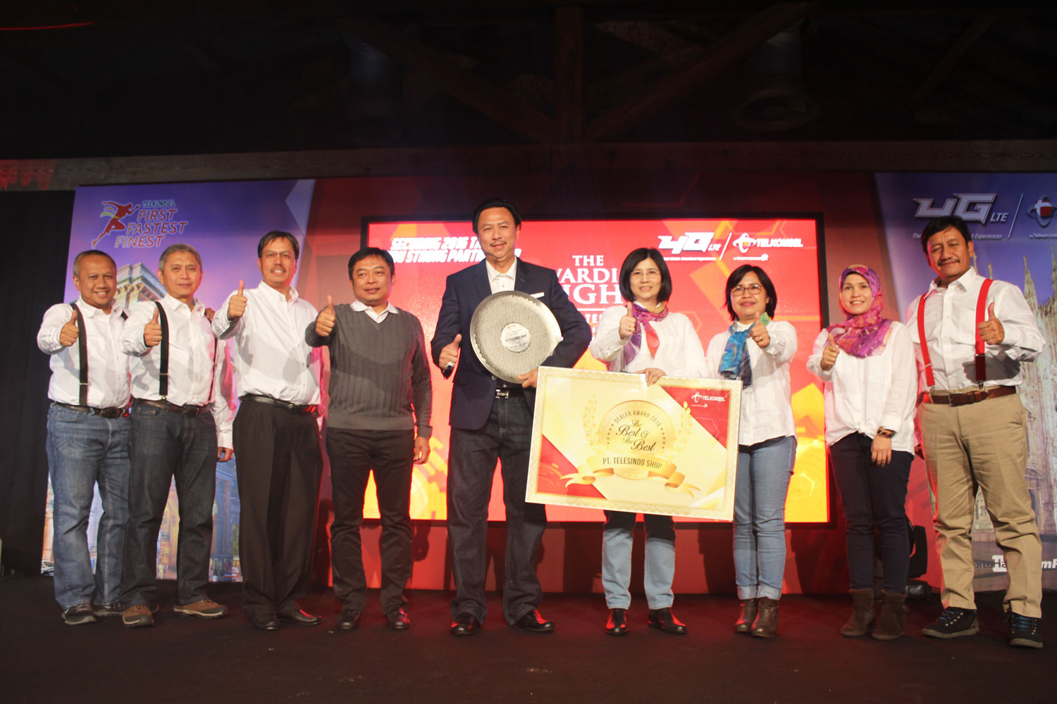 Tiphone dan Simpatindo Raih Penghargaan dari Telkomsel