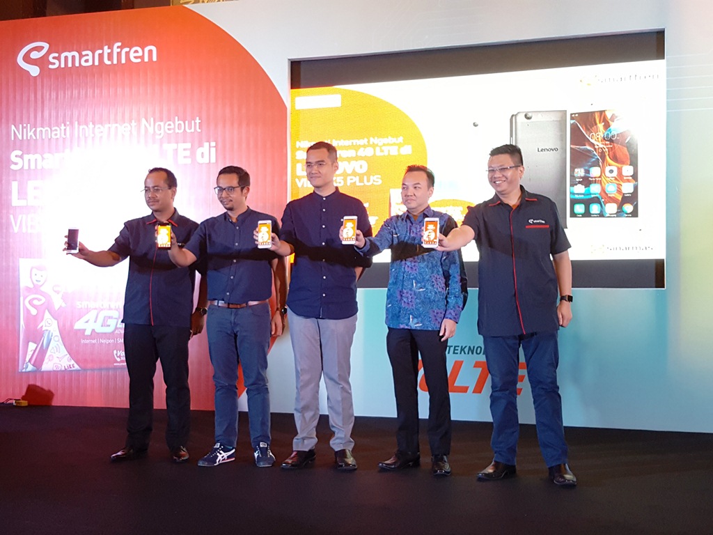 Smartfren Bundling VIBE K5 Plus Bonus VR Glasses