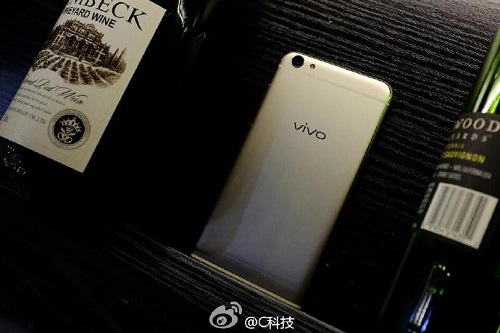 Penampakan Desain Vivo X7