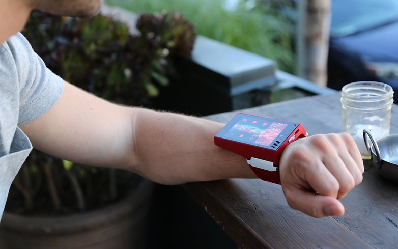 The Rufus Cuff, Tablet untuk Pergelangan Tangan