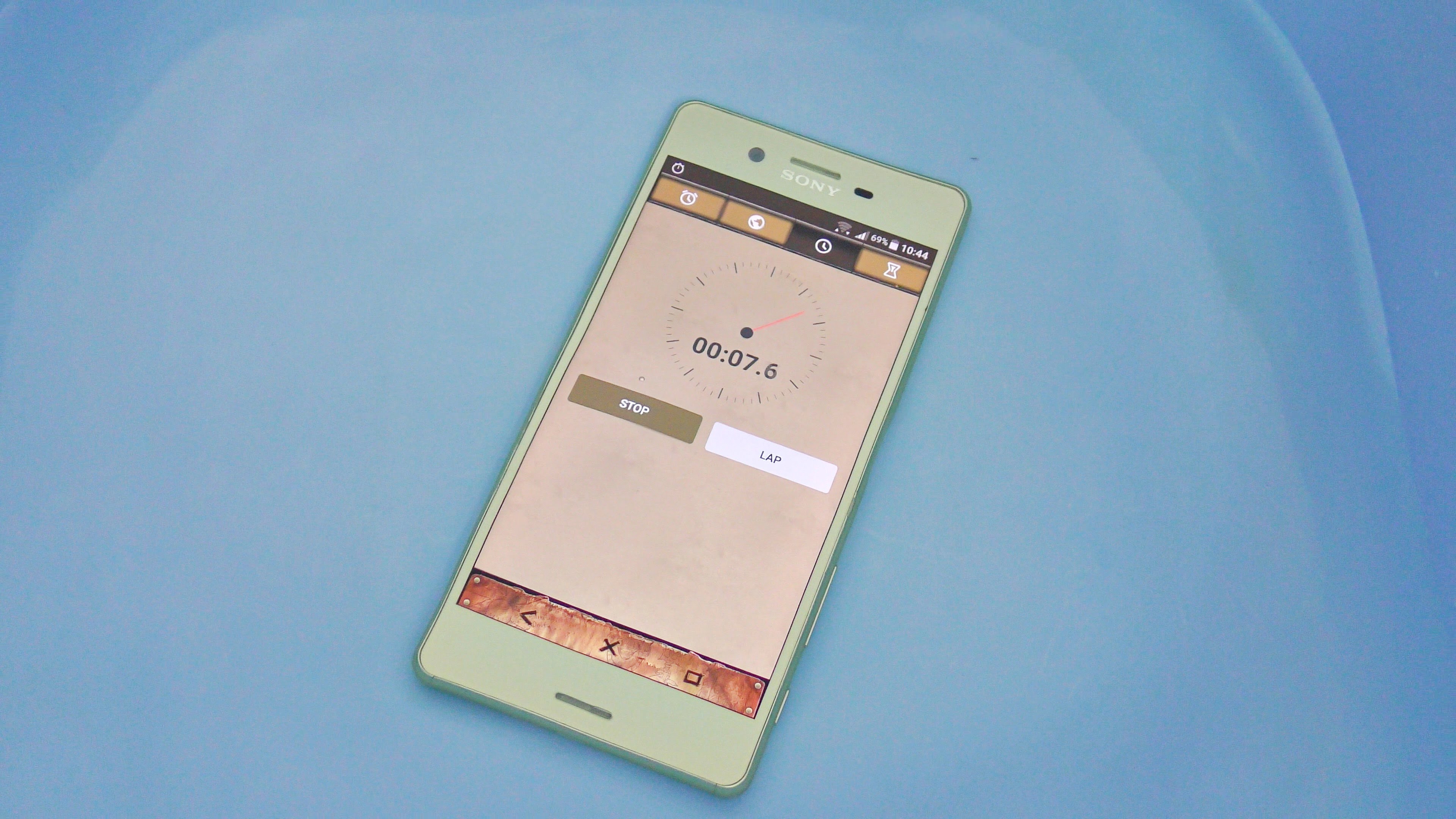 Sony Xperia X Kuat Menyelam di Dalam Air