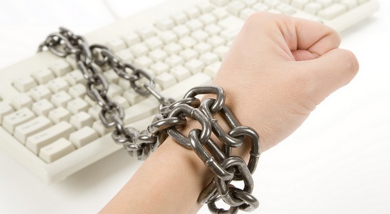 Kecanduan Internet, Remaja Tiongkok Potong Tangan Sendiri