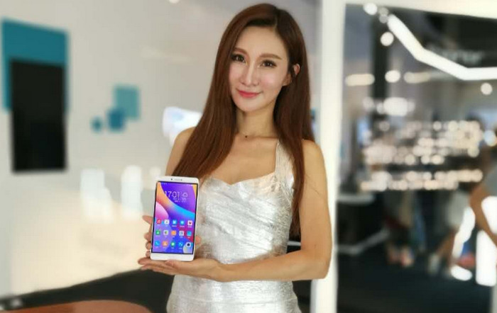 Huawei Honor Note 8 Meluncur dengan Layar 2K & RAM 4GB