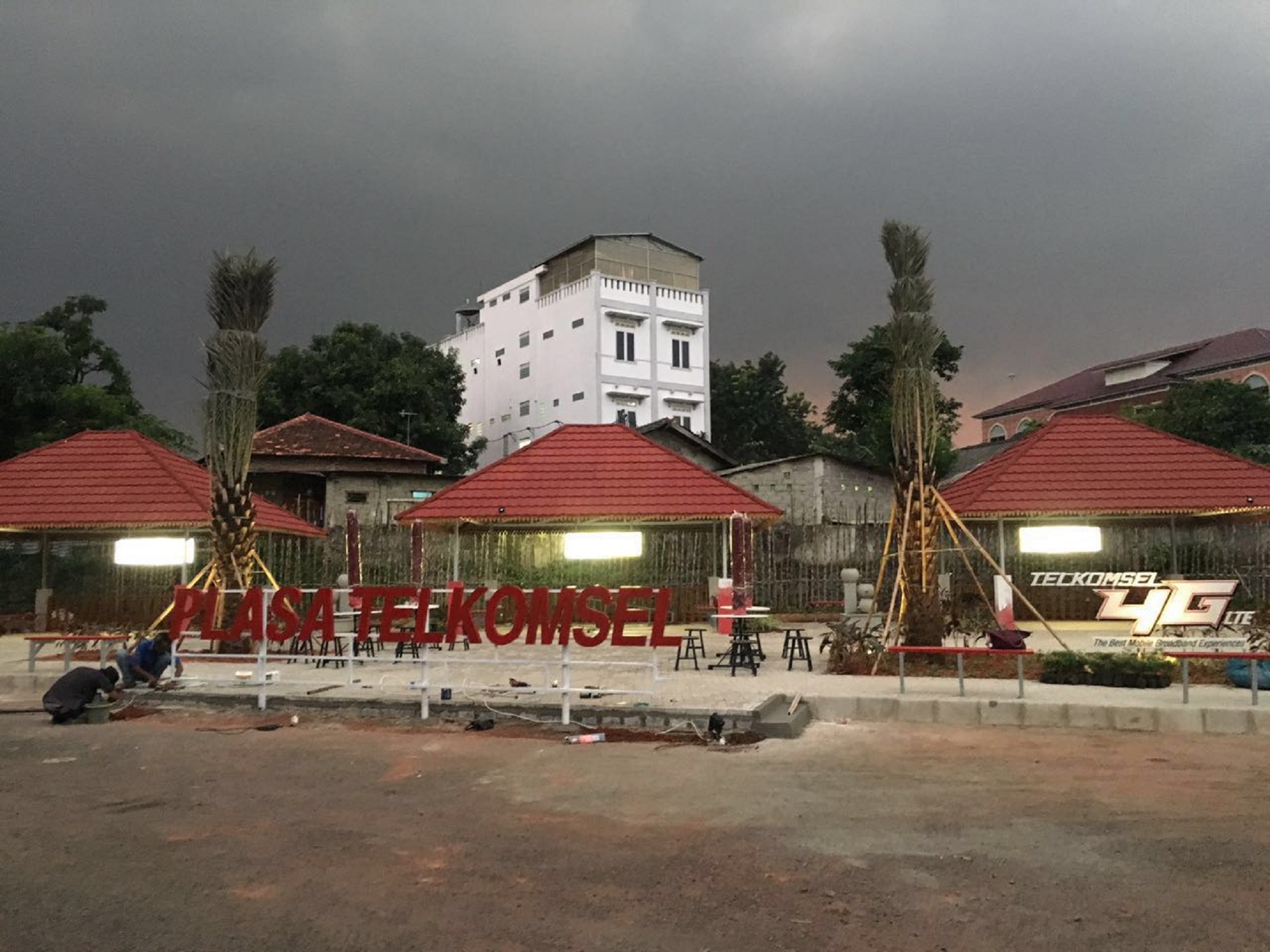 Telkomsel Buka Taman Plasa di Asrama Haji Pondok Gede
