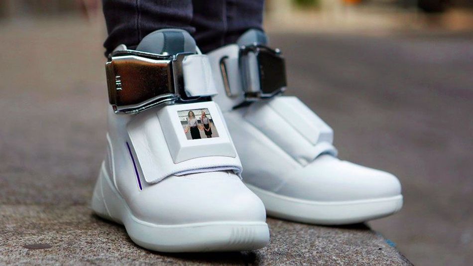 Sepatu Ini Bisa Jadi Hotspot Wi-Fi dan Cuma Satu di Dunia