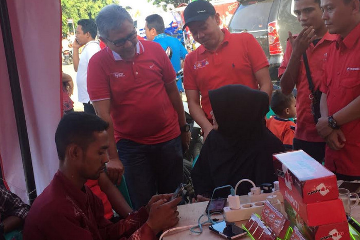 Jaringan Normal, Telkomsel Serahkan Bantuan Korban Gempa Aceh