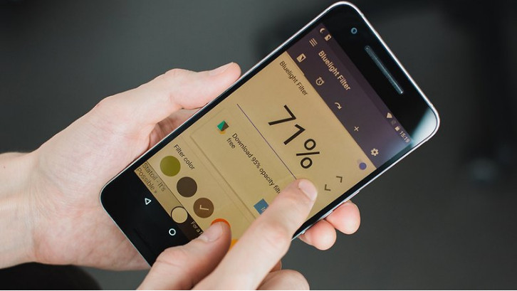 Cara Melindungi Mata dari Layar Smartphone
