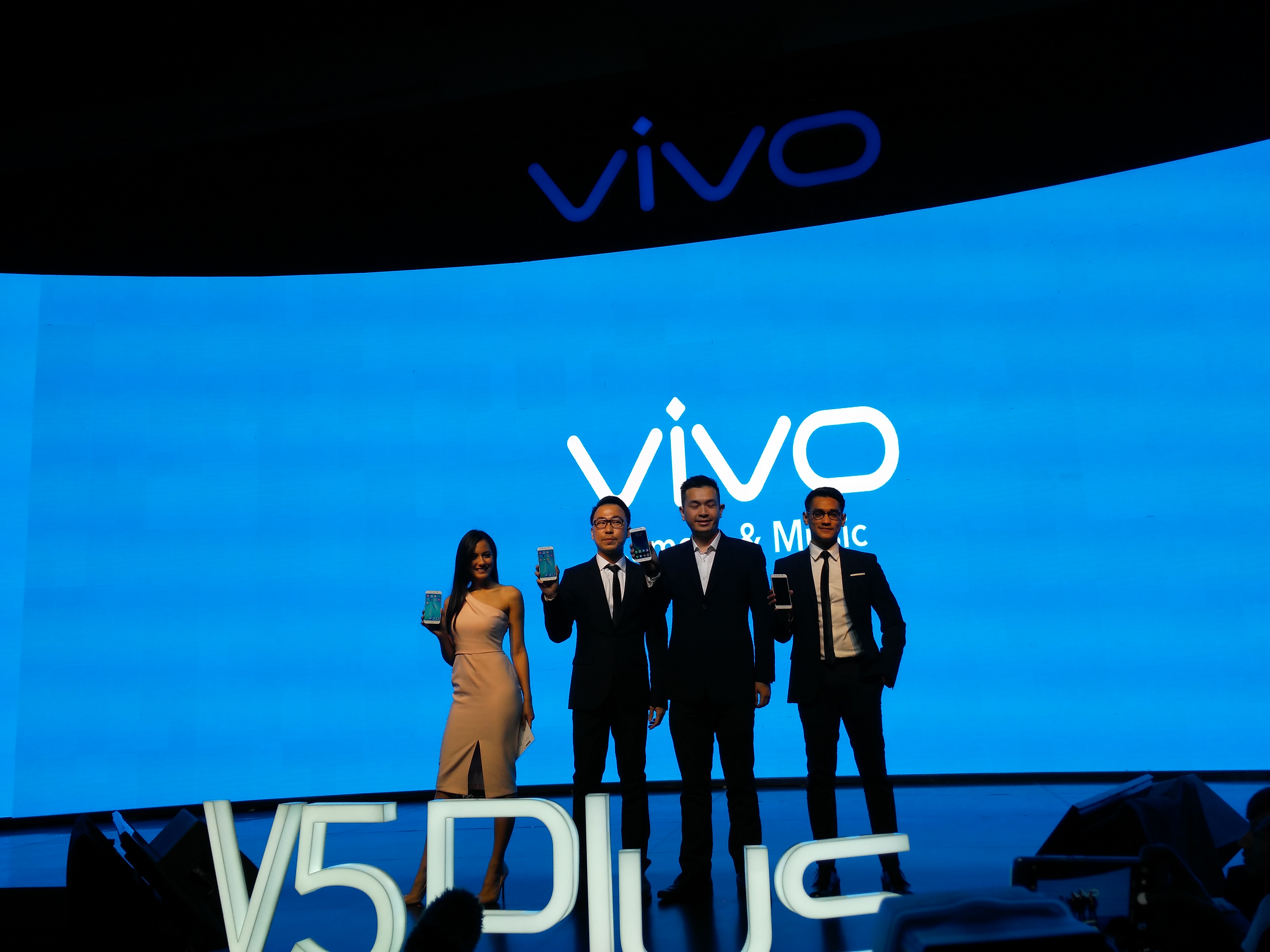 Andalkan Dua Kamera di Depan, Vivo V5 Plus Dijual Rp 5,5 Juta