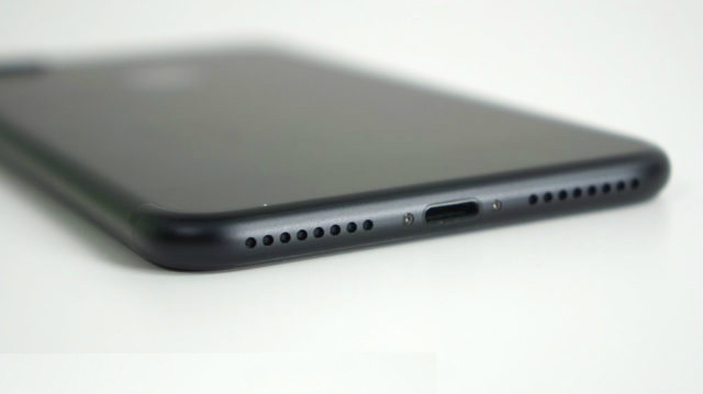 Apple akan Tinggalkan Lightning Port untuk USB C?