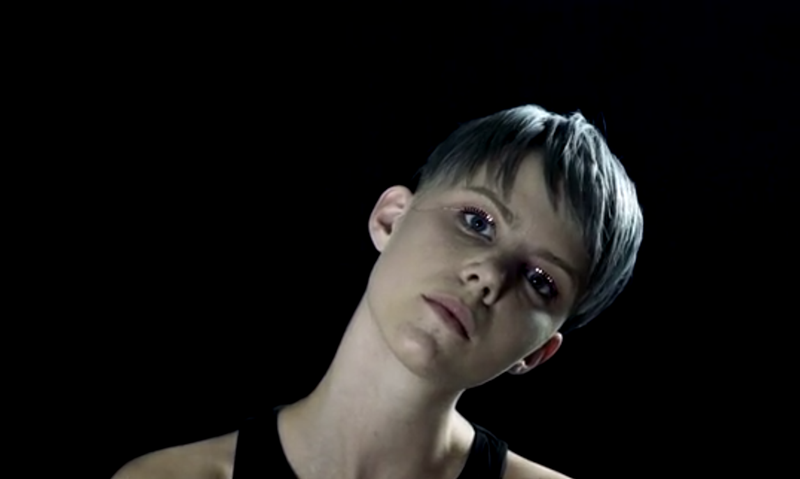 Bulu Mata LED Ini Bisa Bikin Anda “Tampil Beda”