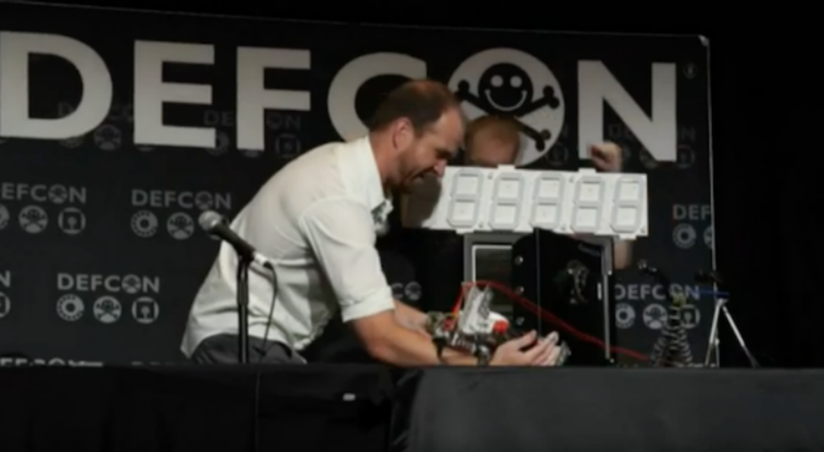 Robot ini Bisa Pecahkan Kode Berankas Dalam Hitungan Menit