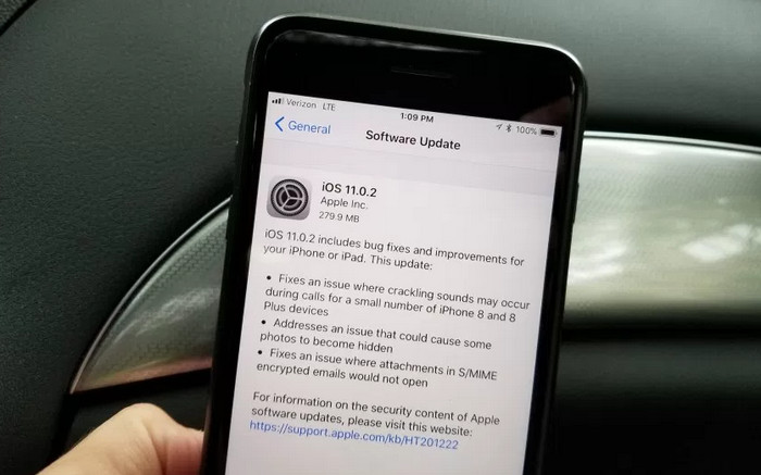 Apple Gulirkan Update iOS 11.0.2, Tambal Bug Audio