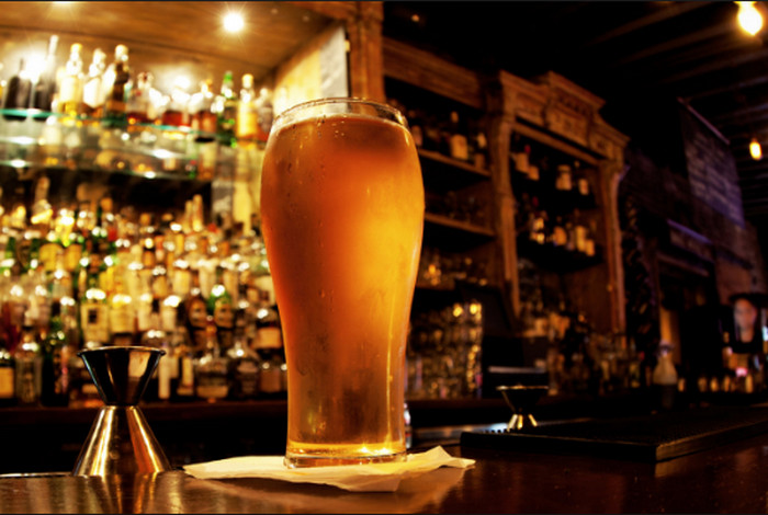 Plomo, Aplikasi yang Tawarkan Minuman Gratis di Bar