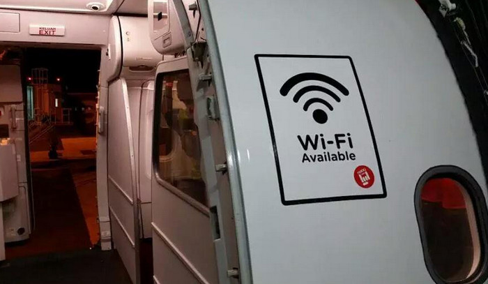 Naik Pesawat AirAsia Kini Bisa Internetan