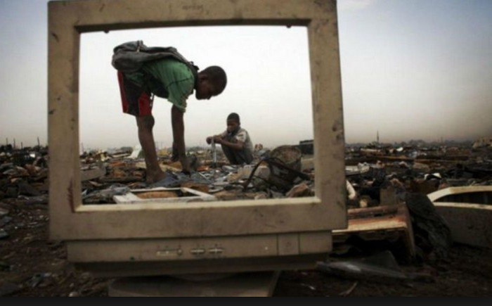 limbah elektronik HP Lama