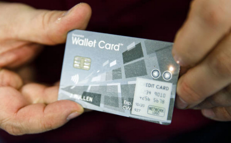 Keren.. Kartu Kredit Ini juga Berfungsi sebagai Ponsel