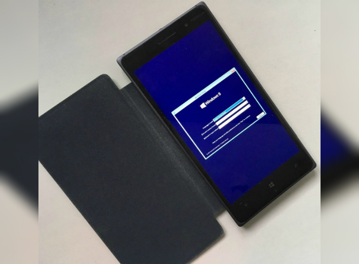 Pria ini Benamkan Windows 10 di Windows Phone