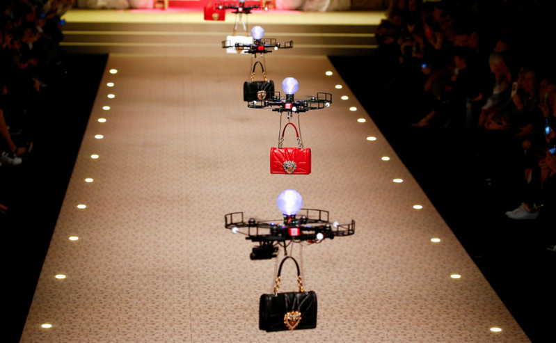 Drone Mulai Gantikan Tugas Peragawati di Atas Catwalk