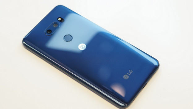 LG V30 Plus Versi Biru Sambangi Indonesia