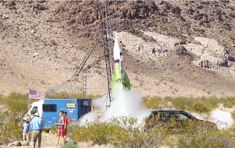 Ingin Buktikan Bumi Datar, Pria Ini Nekat Terbangkan Roket