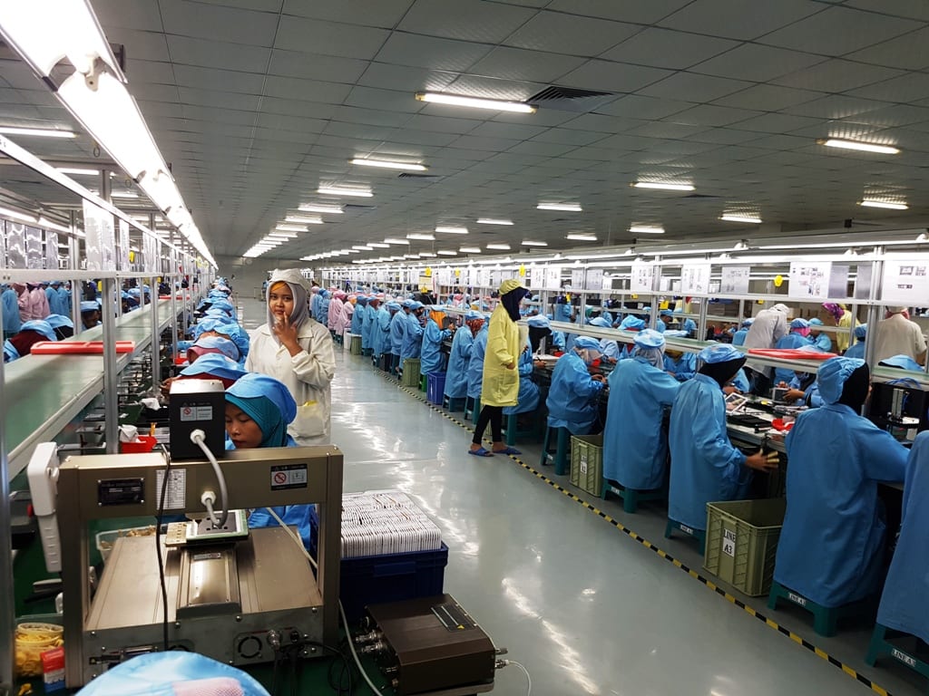 Intip Pabrik Ponsel Advan di Semarang