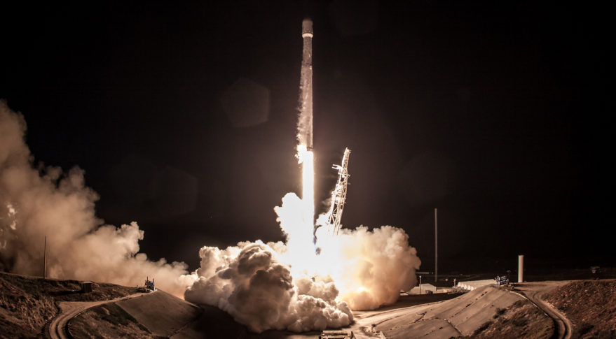 SpaceX Luncurkan Satelit Seukuran Mobil Sport, untuk Apa?