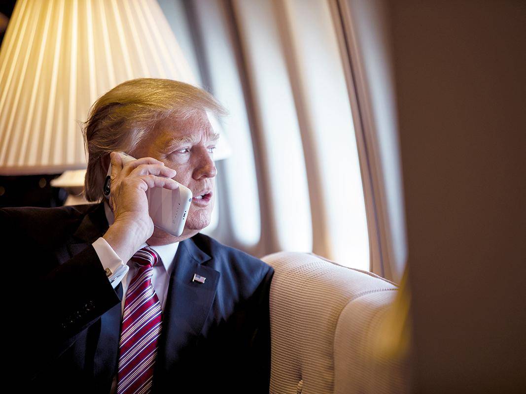 Tak Peduli Keamanan, iPhone Donald Trump Rawan Diretas