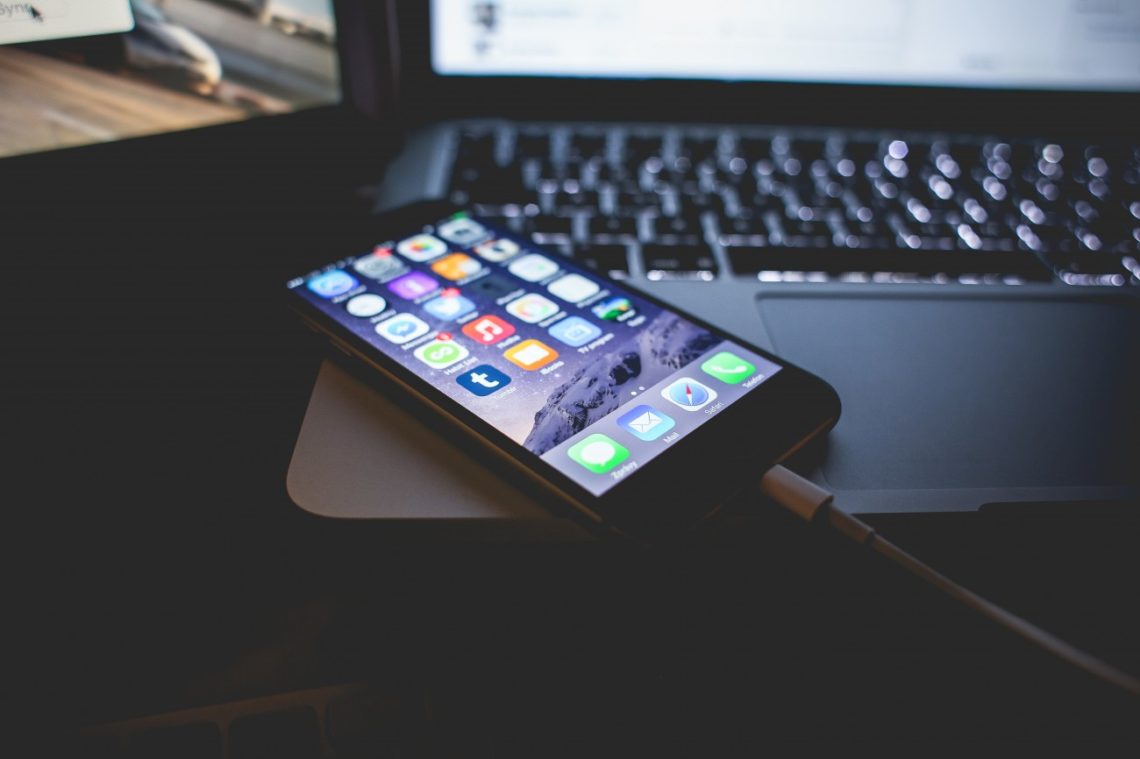 kombinasi iPhone dan Macbook