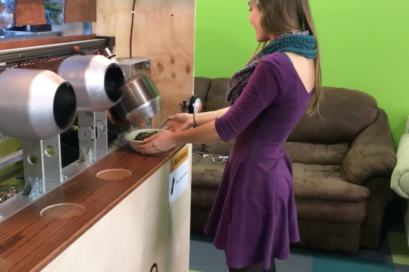 Canggih! Restoran Ini Punya Koki Robot