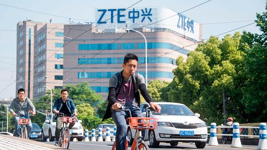 Trump Minta ZTE Segera Bayar Pinalti Rp 18,5 Triliun