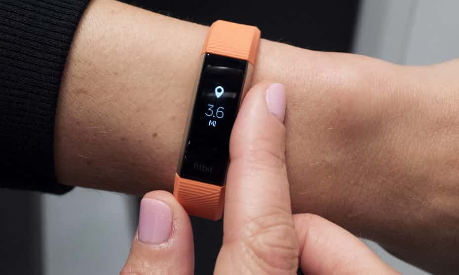 Gelang Pintar Fitbit Bisa Prediksi Reaksi Pasien Kemoterapi