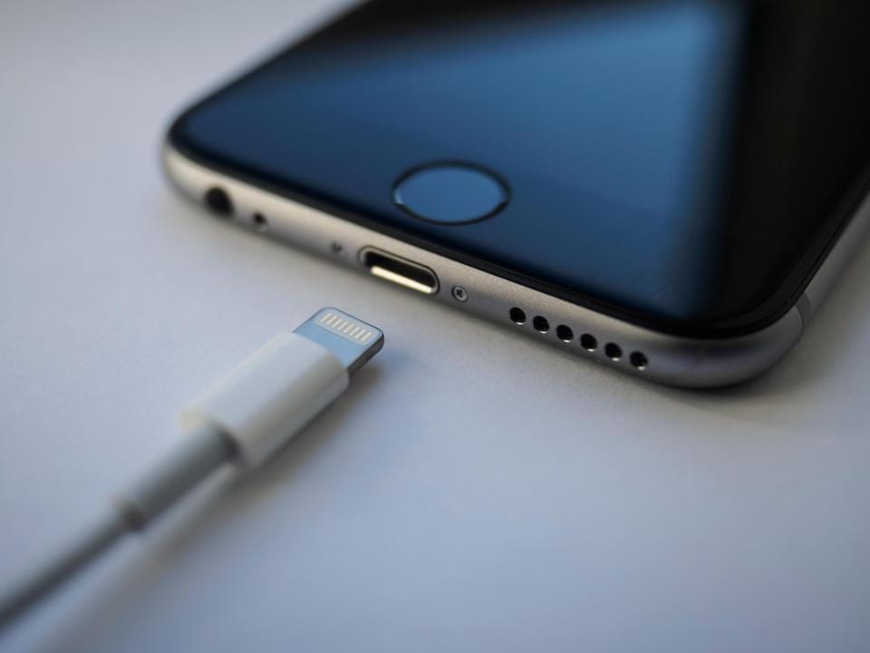 Apple akan Pasang Port USB-C di iPhone dan iPad?