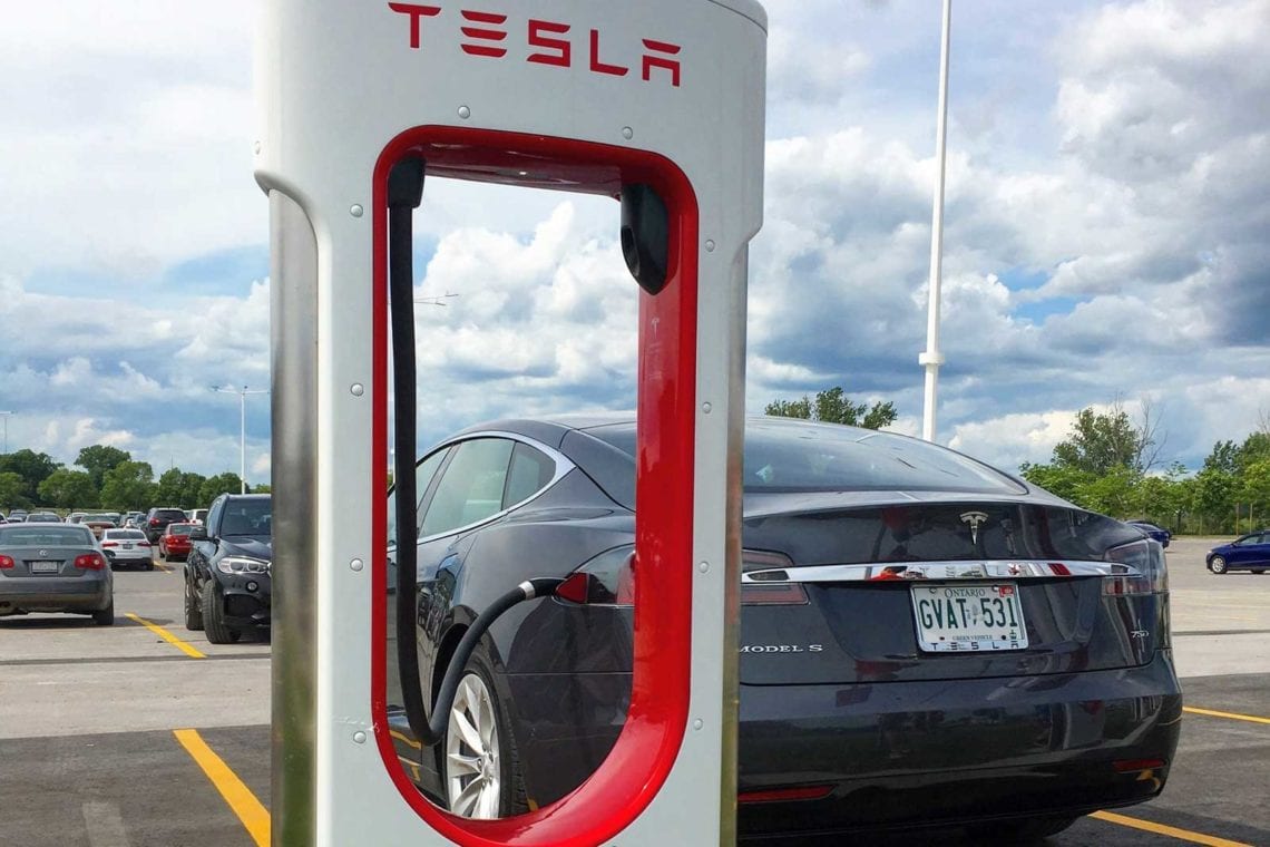Tesla Sudah Bangun 10 Ribu Stasiun Charger Mobil Listrik