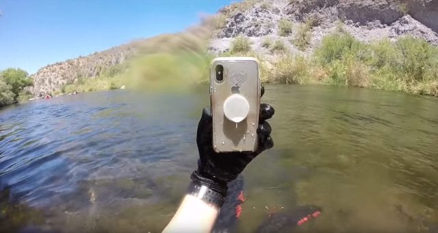 Dua Minggu Terendam di Sungai, iPhone X Masih Hidup