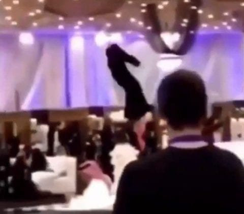 Drone jadi Model Fashion Show Dikritik seperti Hantu