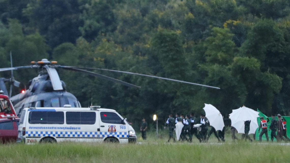 Elon Musk Bantu Evakuasi