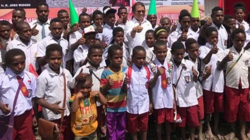 Bupati Puncak Jaya Ingin Penerimaan Siswa Gunakan Internet