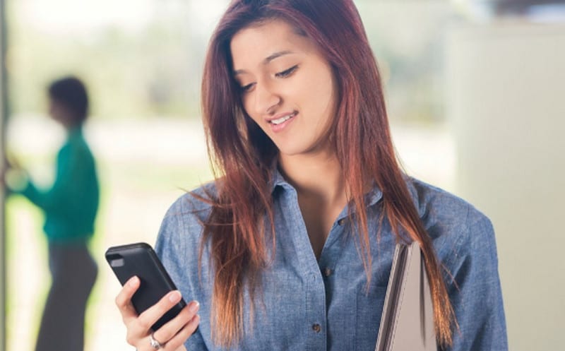 1 Dari 4 Orang : Lebih Baik Telanjang Daripada Pergi Tanpa Ponsel