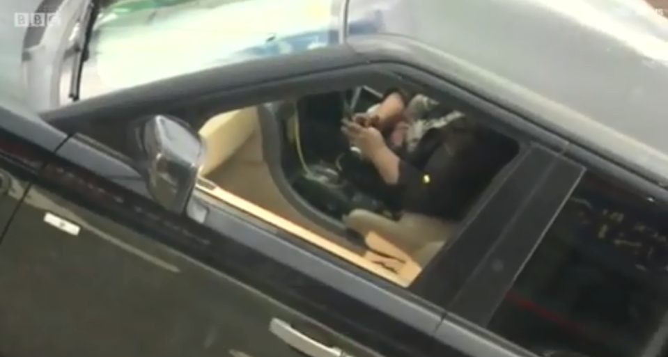 Unik! Polisi Inggris Pakai Bus Tingkat Awasi Pengemudi Bandel