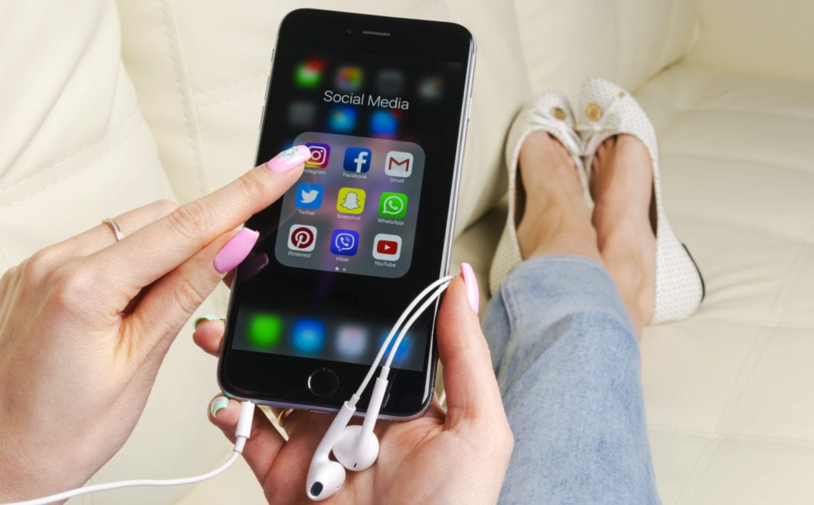 Pengguna iOS Bisa Kirim Gambar GIF via DM Instagram