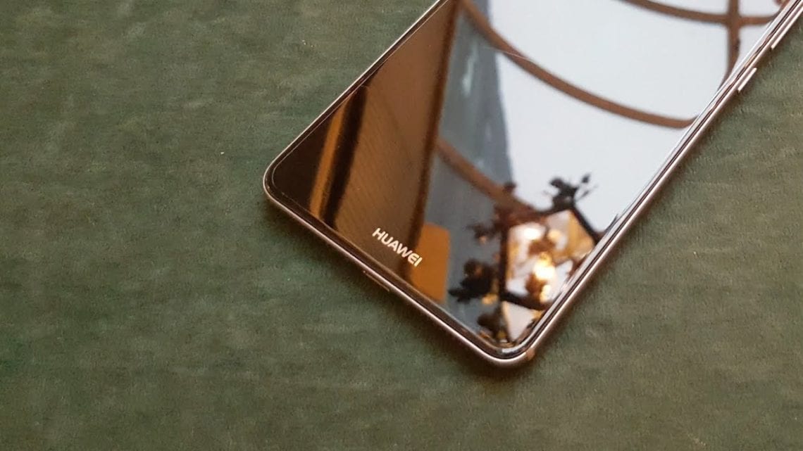 Huawei Sebut iPhone Anyar Tak Beda dengan iPhone X