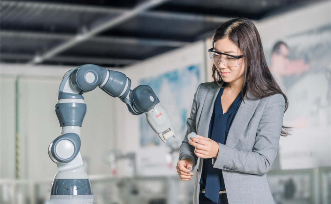 Robot YuMi Akhirnya ‘Diterima Bekerja’ di Pabrik Robot