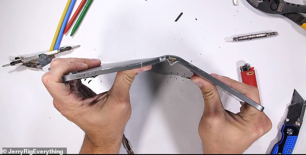iPad Pro Terbaru Mudah Patah Seperti Kerupuk